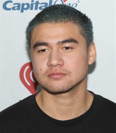 calum hood|Calum Hood Biography